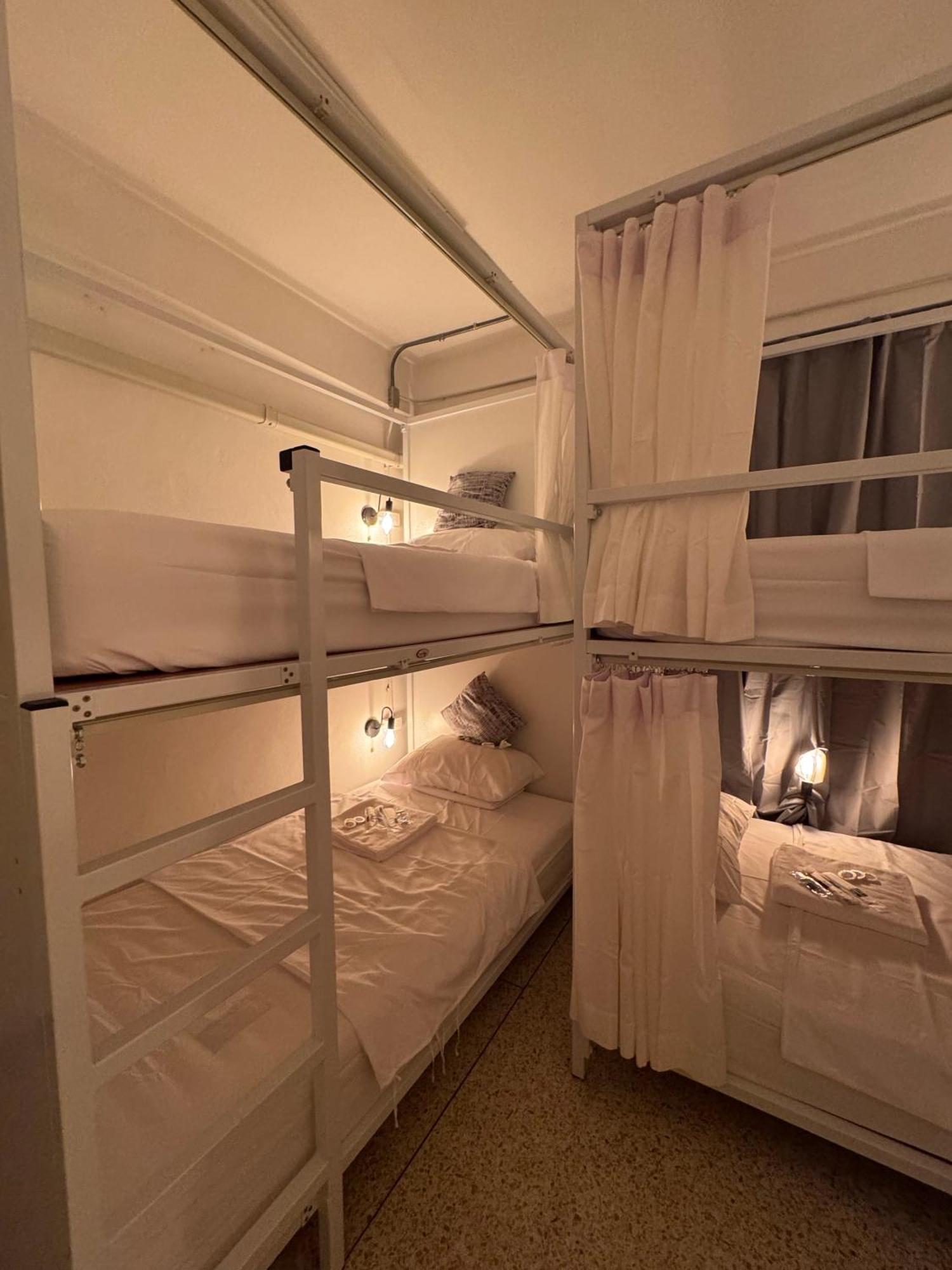 Twenty Two Place Hostel - Sukhumvit 22 กรุงเทพมหานคร ภายนอก รูปภาพ