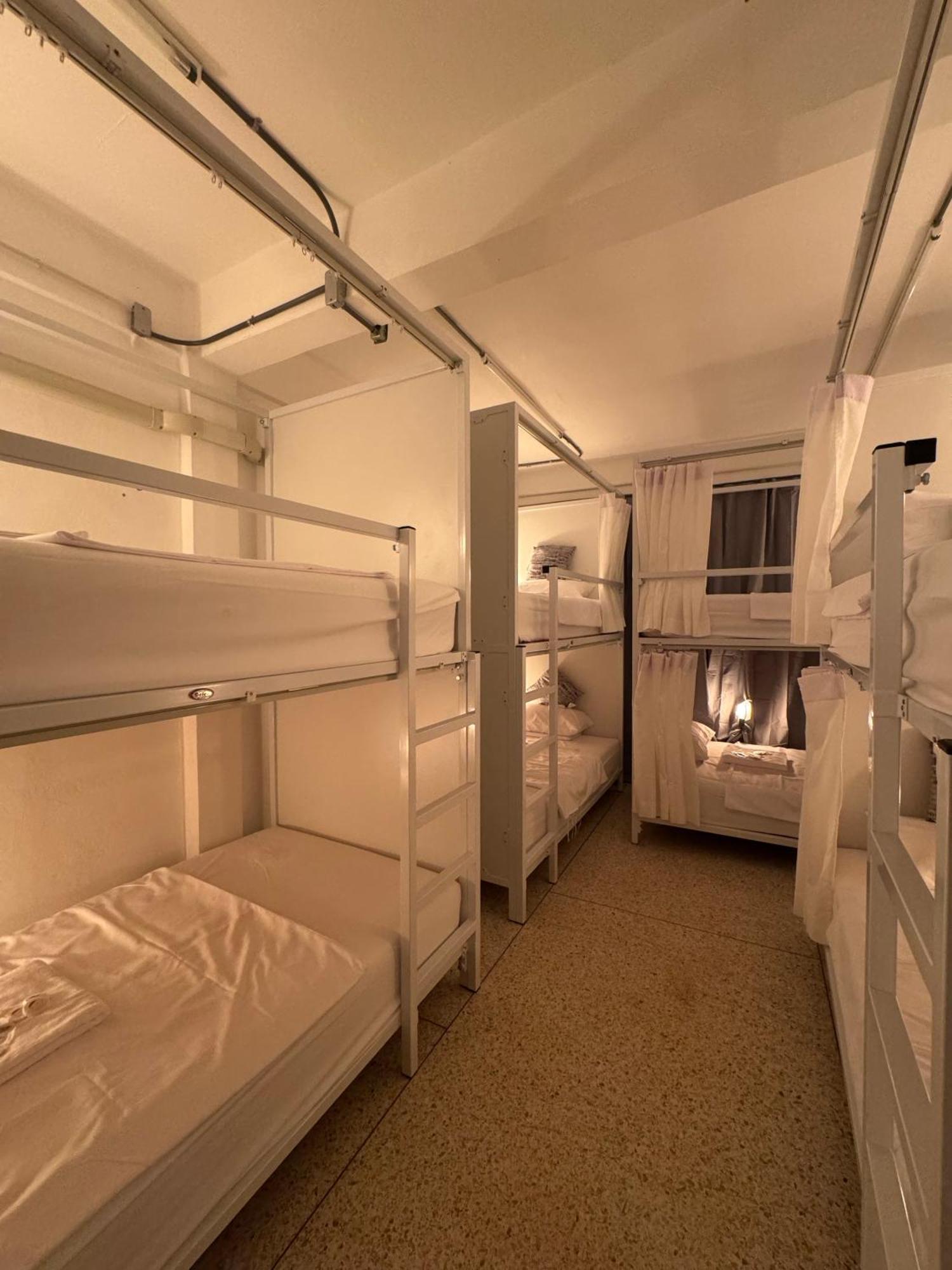 Twenty Two Place Hostel - Sukhumvit 22 กรุงเทพมหานคร ภายนอก รูปภาพ