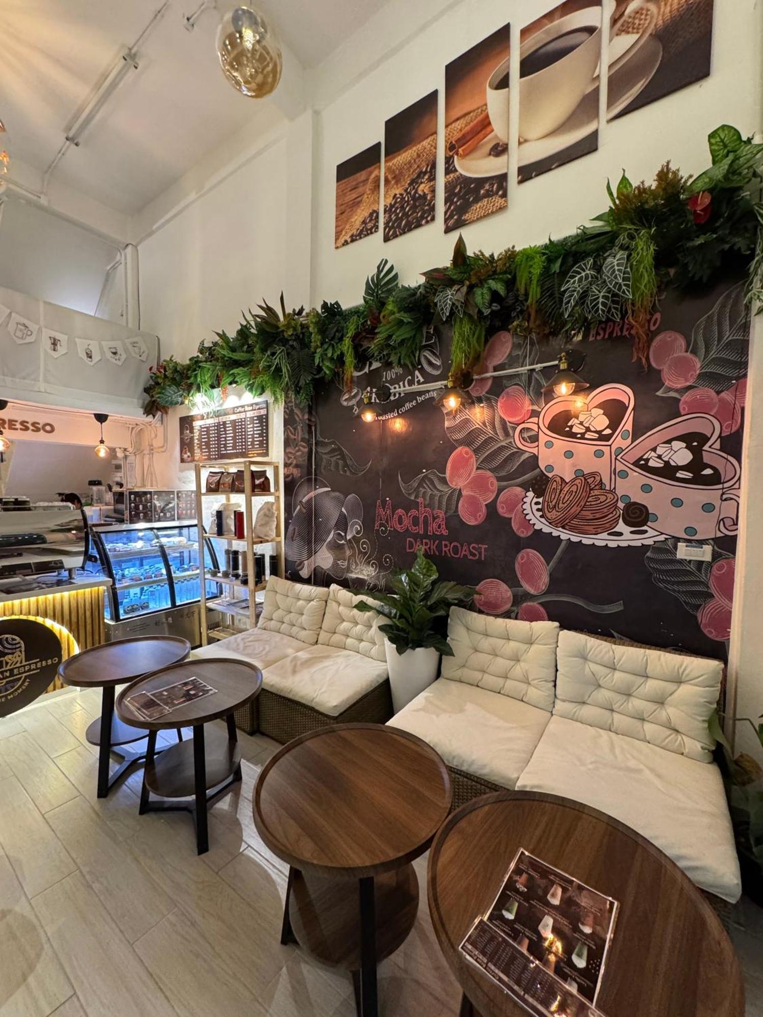 Twenty Two Place Hostel - Sukhumvit 22 กรุงเทพมหานคร ภายนอก รูปภาพ