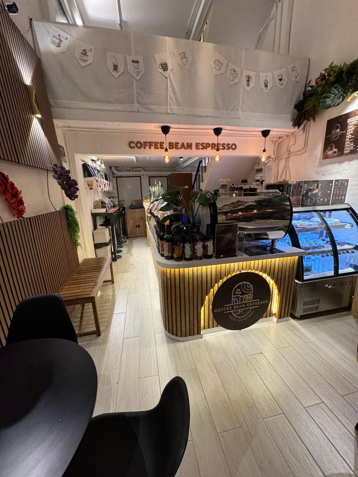 Twenty Two Place Hostel - Sukhumvit 22 กรุงเทพมหานคร ภายนอก รูปภาพ