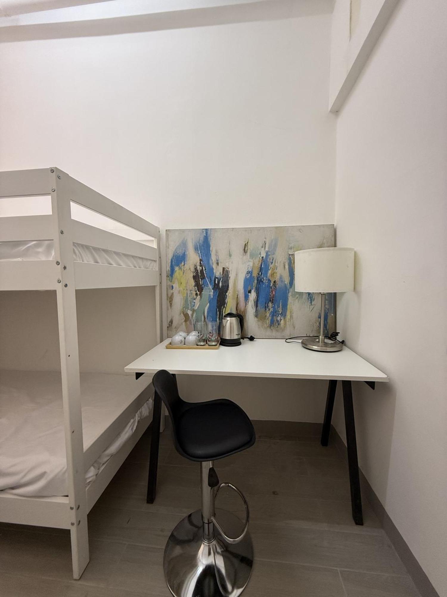 Twenty Two Place Hostel - Sukhumvit 22 กรุงเทพมหานคร ภายนอก รูปภาพ