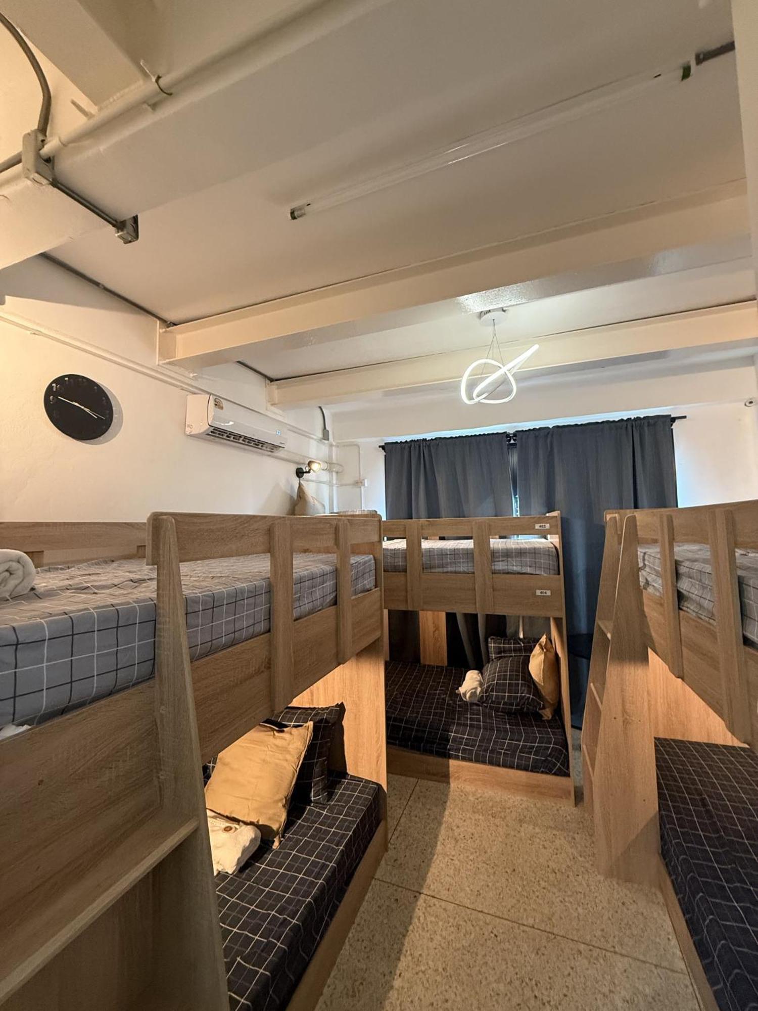 Twenty Two Place Hostel - Sukhumvit 22 กรุงเทพมหานคร ภายนอก รูปภาพ