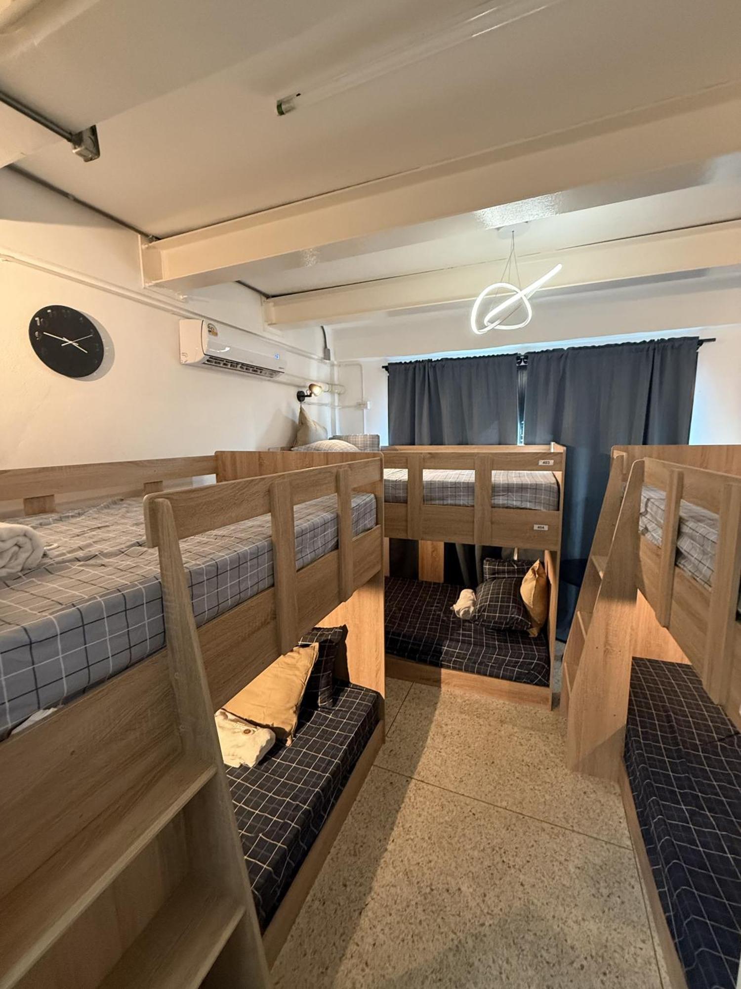 Twenty Two Place Hostel - Sukhumvit 22 กรุงเทพมหานคร ภายนอก รูปภาพ