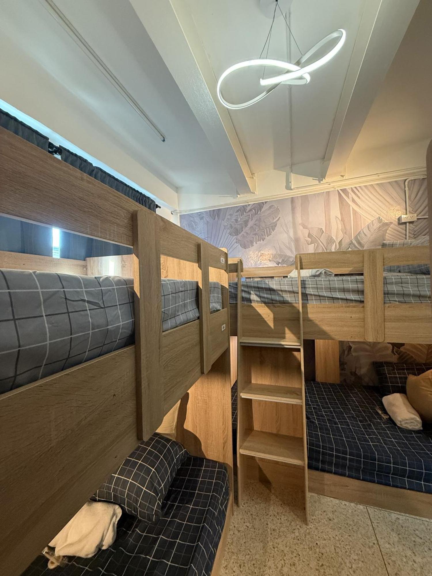 Twenty Two Place Hostel - Sukhumvit 22 กรุงเทพมหานคร ภายนอก รูปภาพ